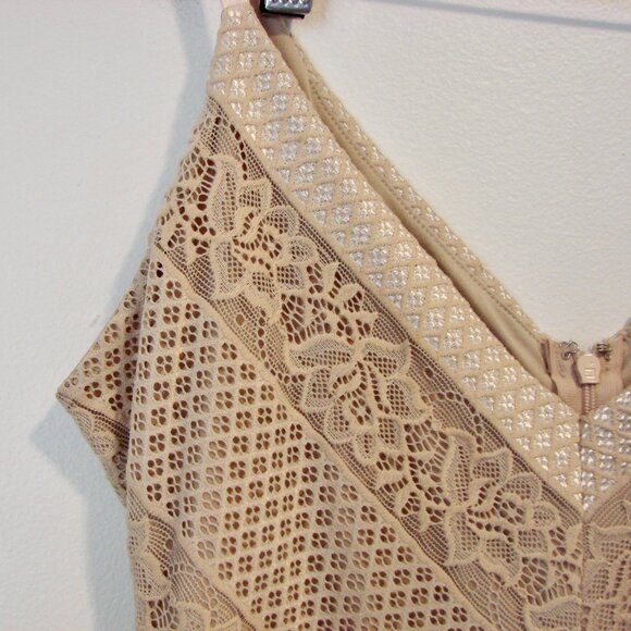 Guess Lacey Bodycon Mini Dress Nude Tan Stretch Bandage Holiday Party Size Small - Picture 5 of 13